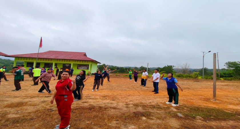 Kegiatan Senam Bersama Siswa dan Guru