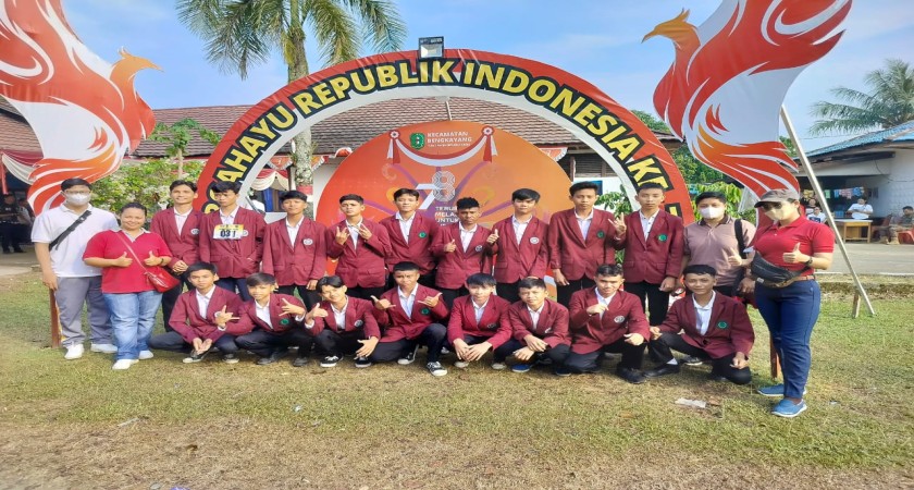 Meriahkan HUT ke-78 RI, SMK Negeri 2 Bengkayang Mengikuti Lomba Gerak Jalan Dan Lomba Karnaval Tingkat Kabupaten